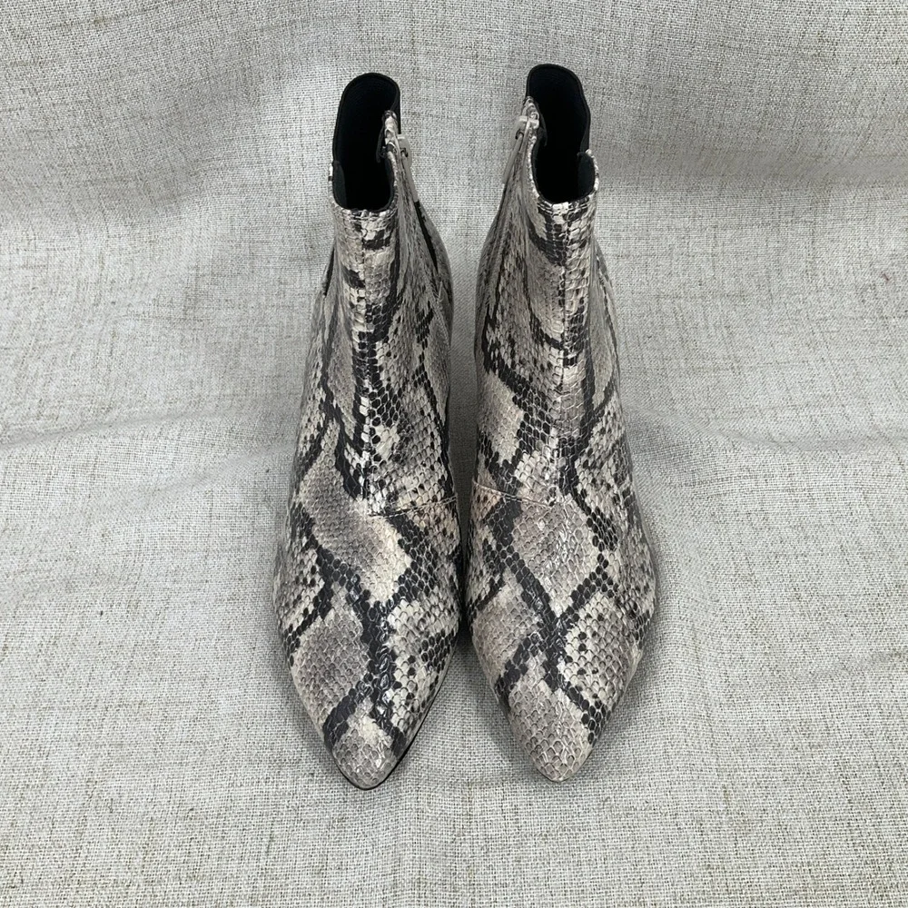 Clarks Kepley‎ Erin Ankle Boots Women 7M Grey Snake Synthetic Kitten Heel Boho